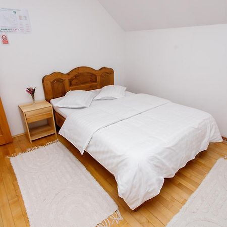 Casa Rumelia Paltineni Kültér fotó