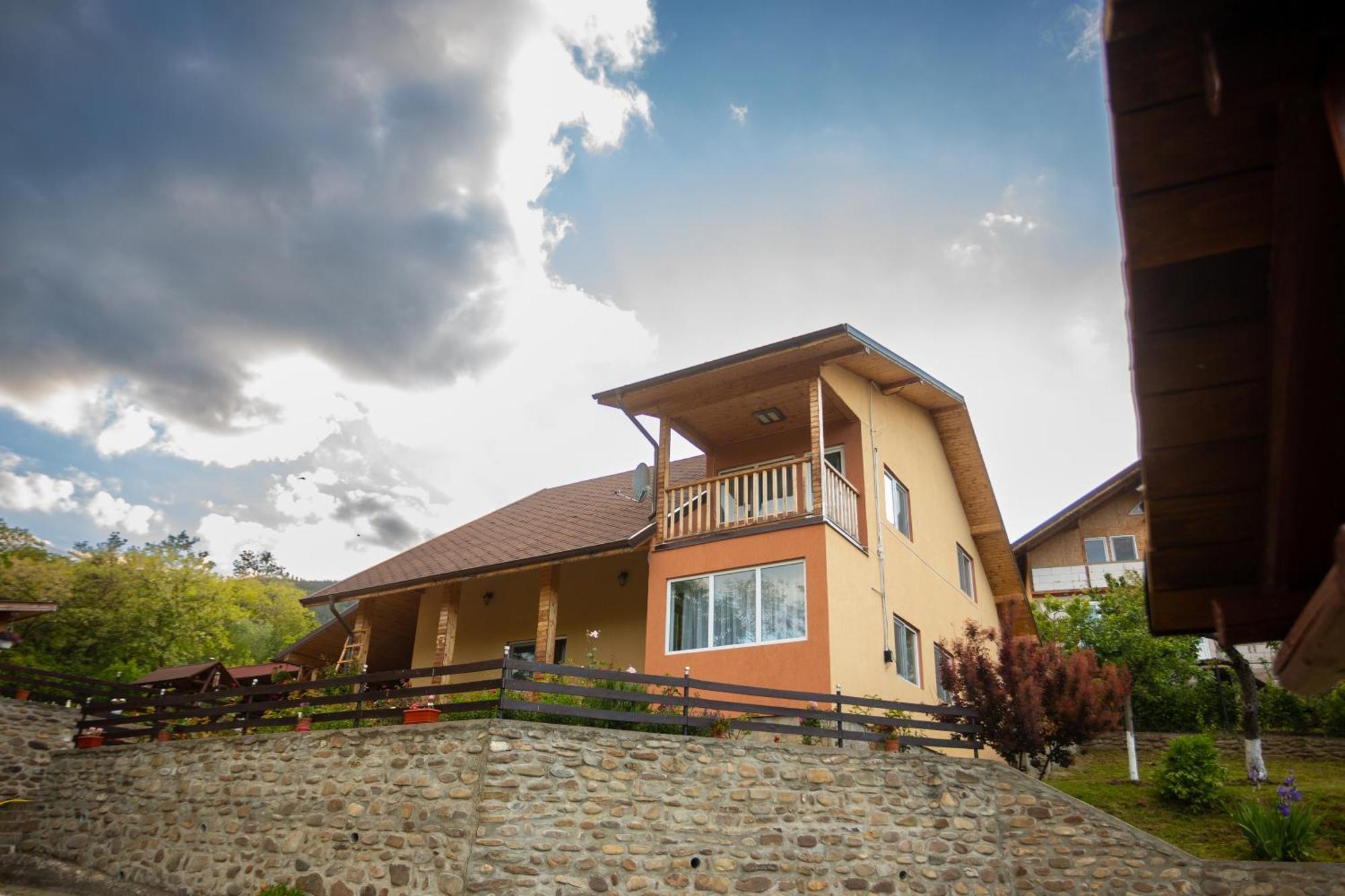 Casa Rumelia Paltineni Kültér fotó