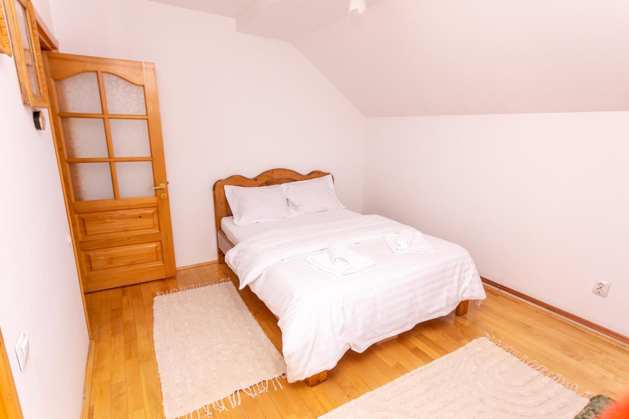 Casa Rumelia Paltineni Kültér fotó