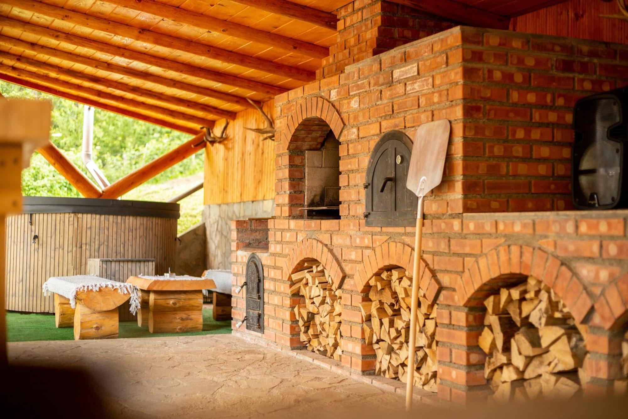 Casa Rumelia Paltineni Kültér fotó