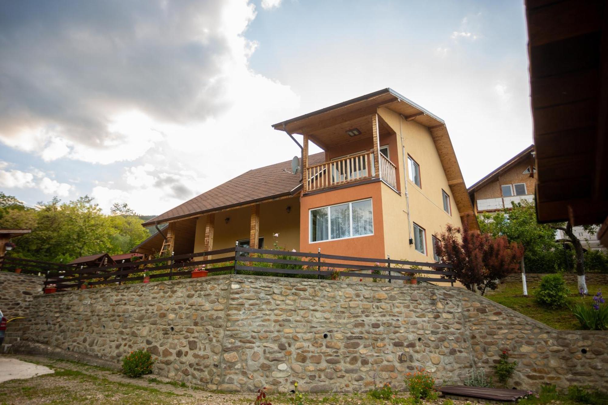 Casa Rumelia Paltineni Kültér fotó