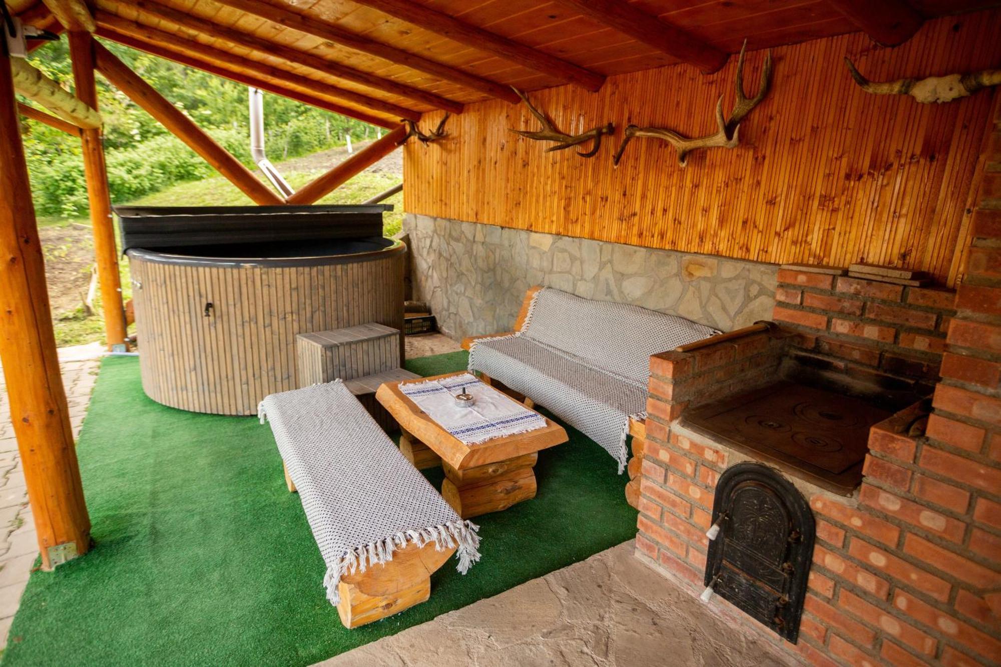 Casa Rumelia Paltineni Kültér fotó