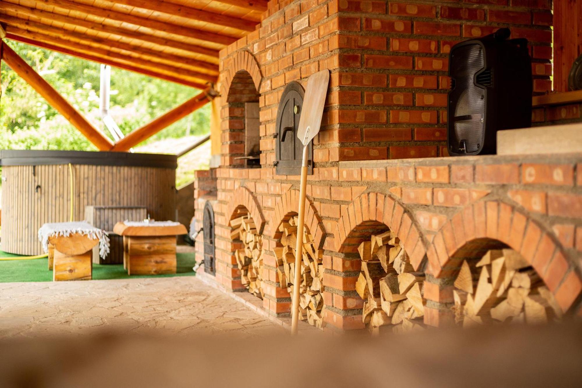 Casa Rumelia Paltineni Kültér fotó