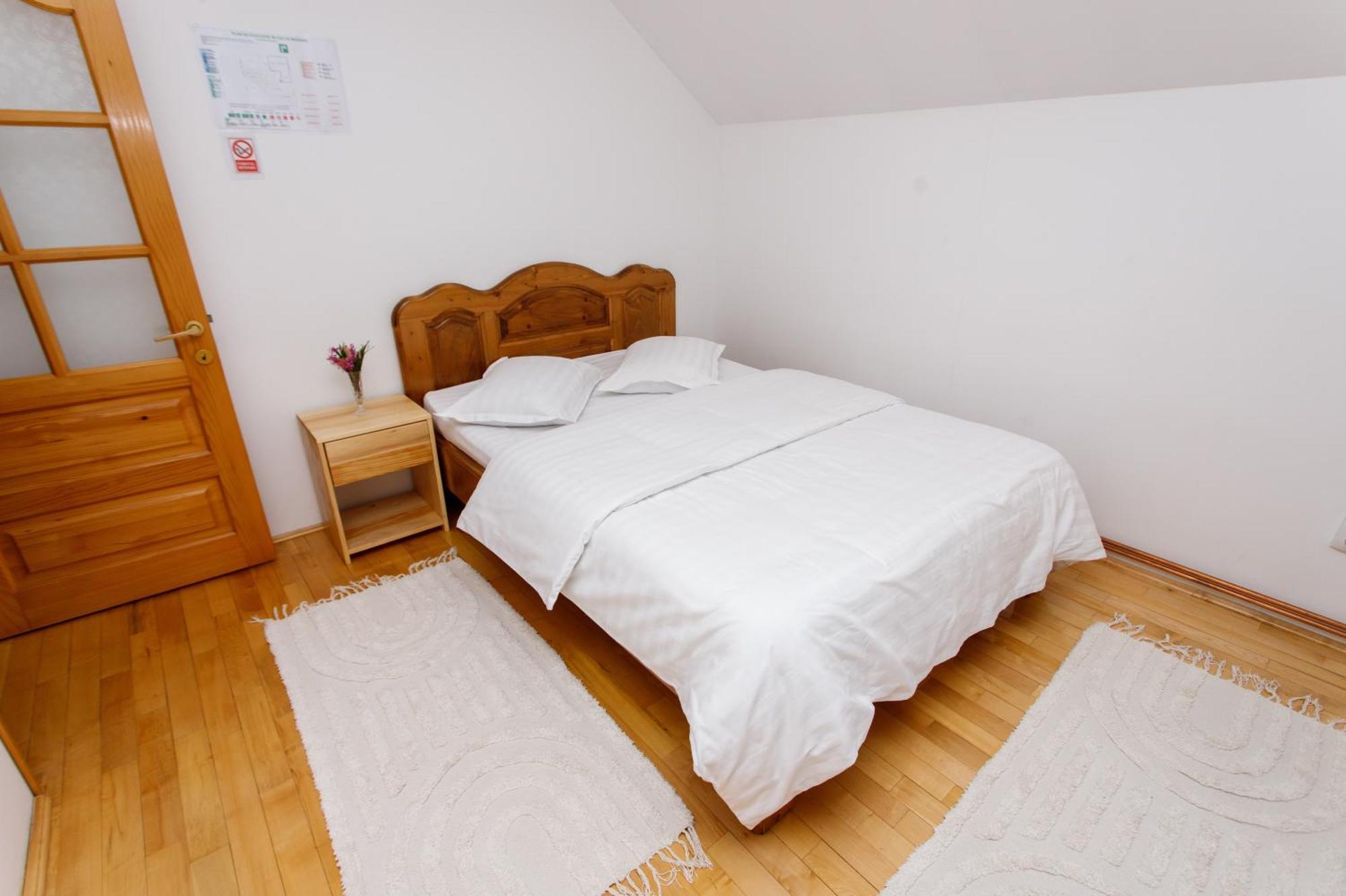 Casa Rumelia Paltineni Kültér fotó
