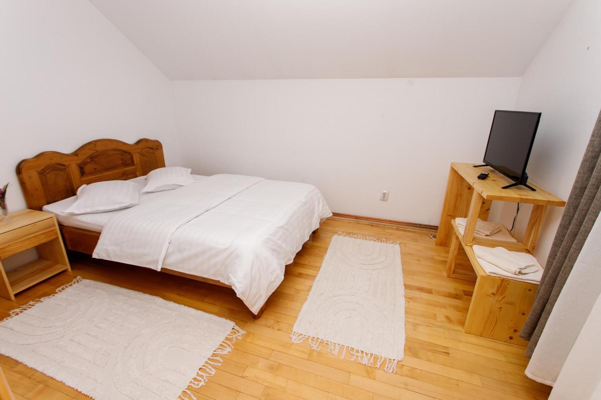 Casa Rumelia Paltineni Kültér fotó