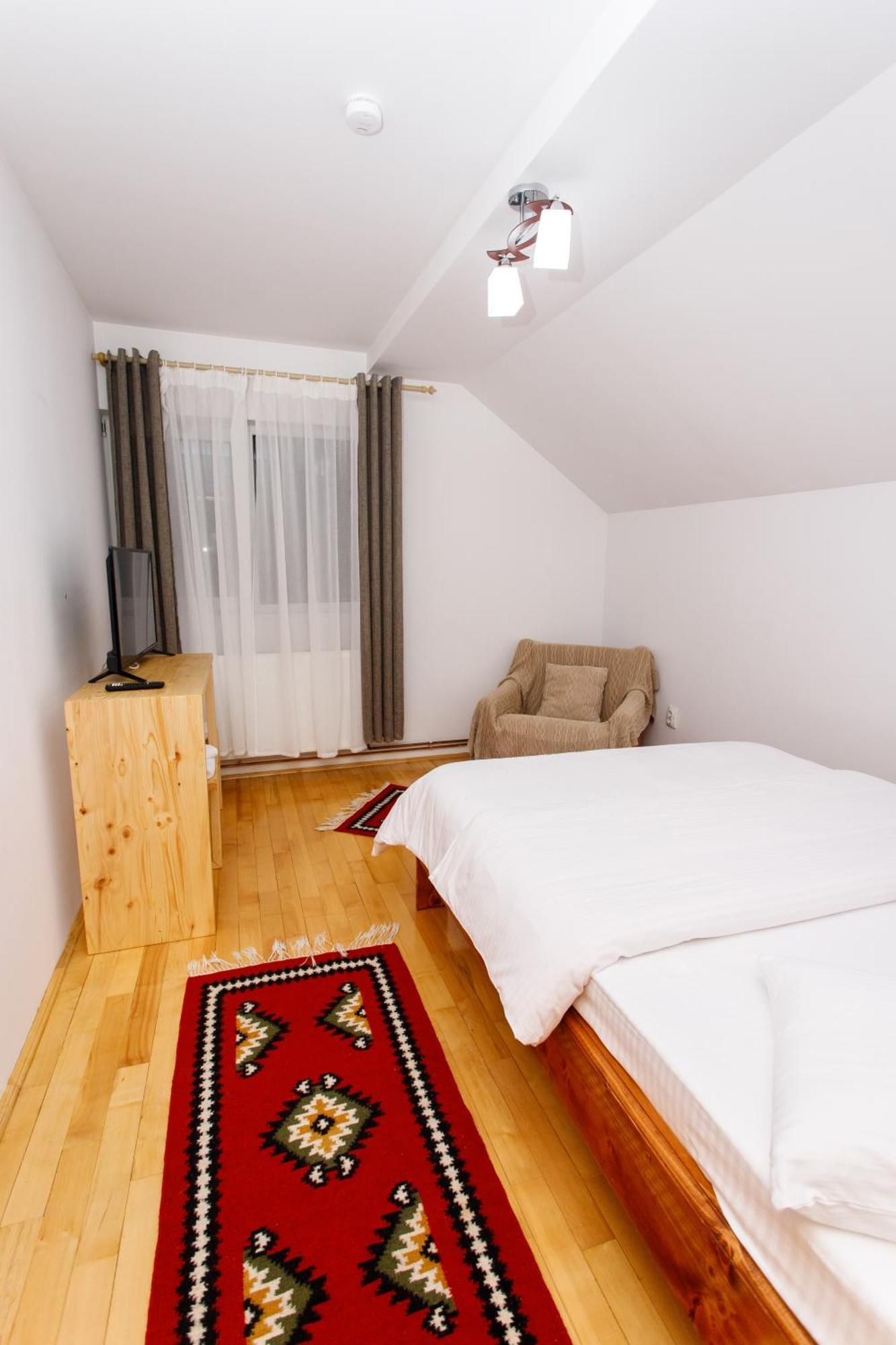 Casa Rumelia Paltineni Kültér fotó