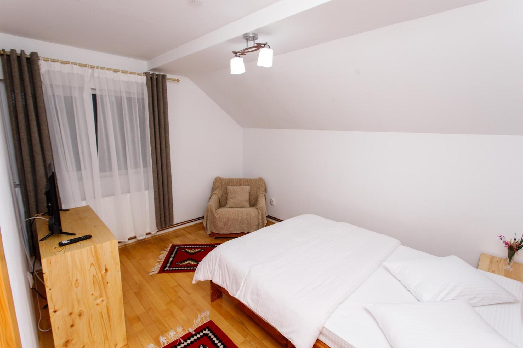 Casa Rumelia Paltineni Kültér fotó