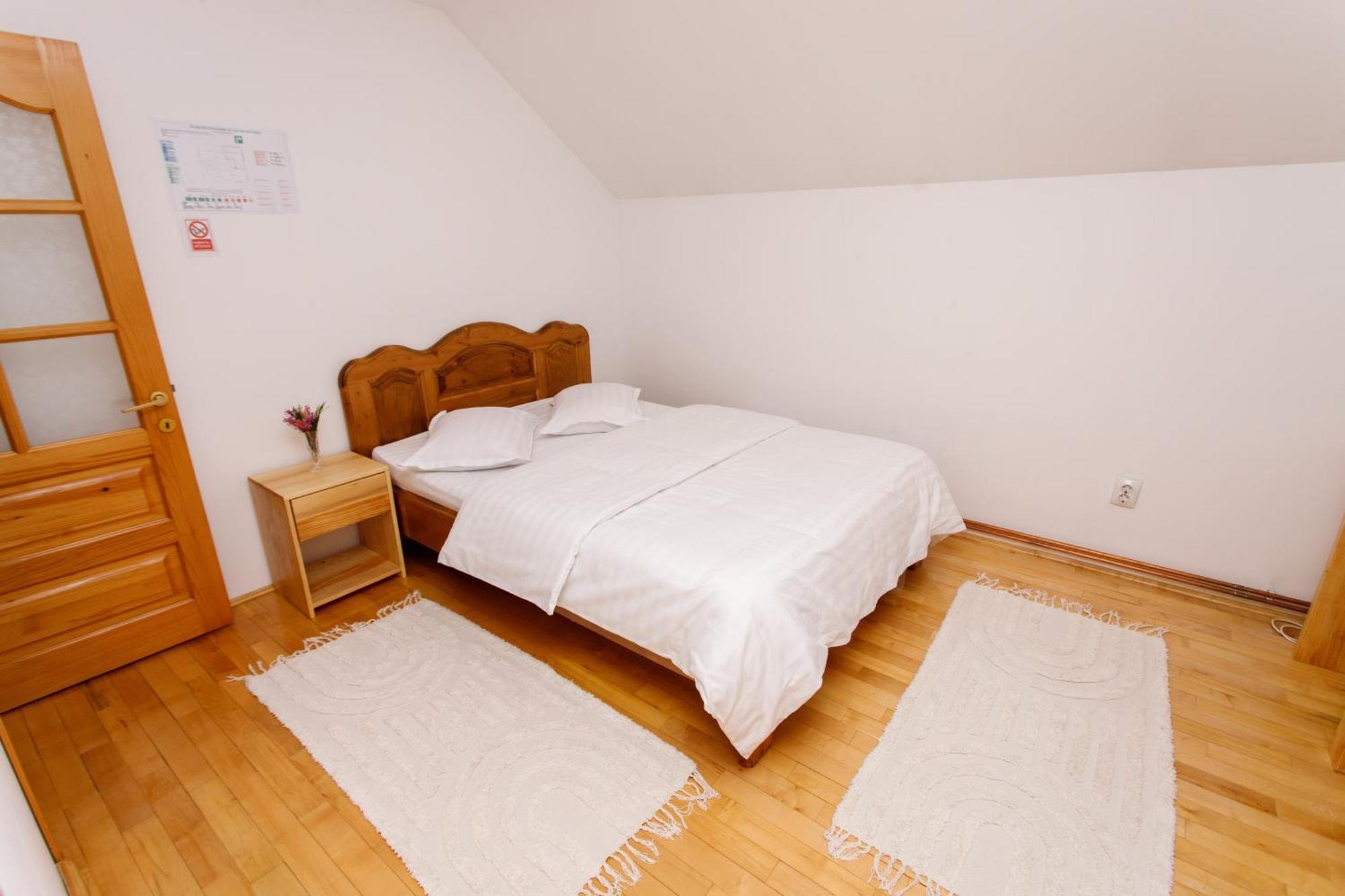 Casa Rumelia Paltineni Kültér fotó