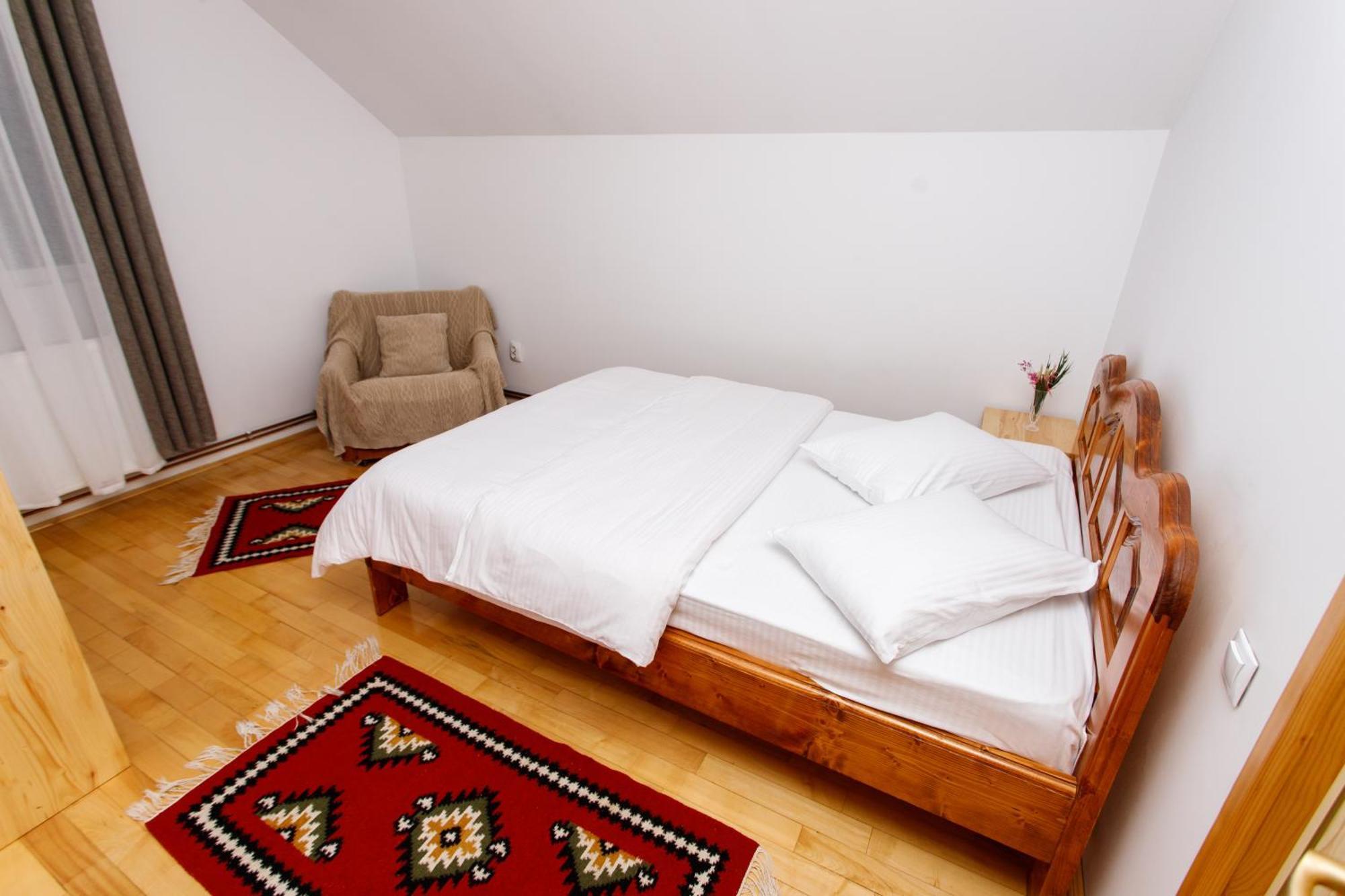 Casa Rumelia Paltineni Kültér fotó